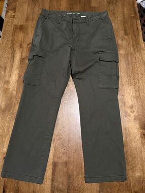 Old Navy Men's Cargo Pants in Olive